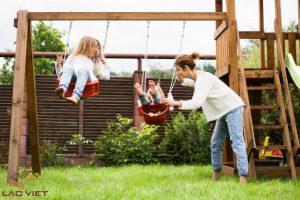 Một khu vui chơi thân thiện với môi trường cho trẻ nhỏ trong sân vườn - tại sao không?