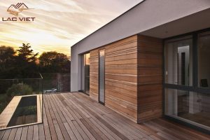 Ốp tường bằng gỗ đem lại vẻ mộc mạc tự nhiên cho ngôi nhà hiện đại